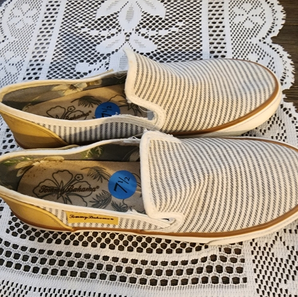 TOMMY BAHAMA STRIPED SNEAKERS SIZE 7.5 - Picture 1 of 10